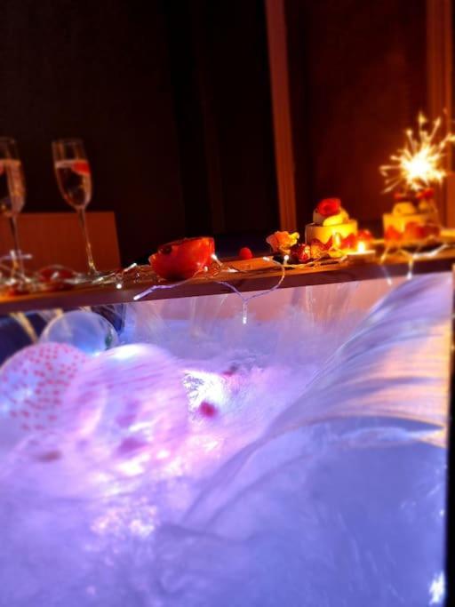 Royal Room Jacuzzi Haut De Gamme Centre Ville Miluza Zewnętrze zdjęcie