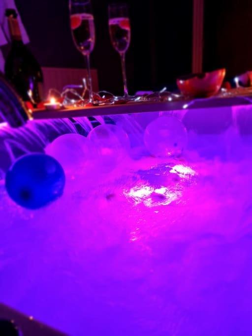 Royal Room Jacuzzi Haut De Gamme Centre Ville Miluza Zewnętrze zdjęcie